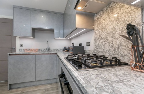 Reading Apartment | Maple Lodge - 3-Bed Duplex with Garden & Parking