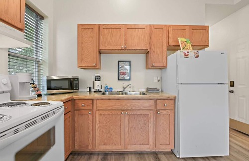 West Central Apartment | Maple Manor Central Retreat