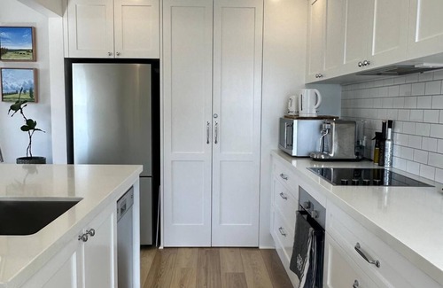 Bowral Cottage | Maple Tree Cottage Bowral. Insta worthy! Cute Cottage for 4 guests.