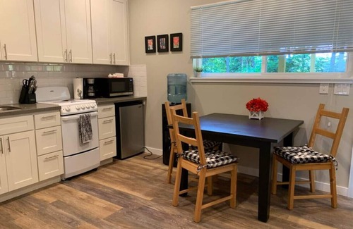 Hobart Apartment | Maple Valley Hummingbird Studio