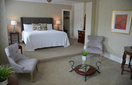 Saugatuck Bed & Breakfast | Maplewood Hotel