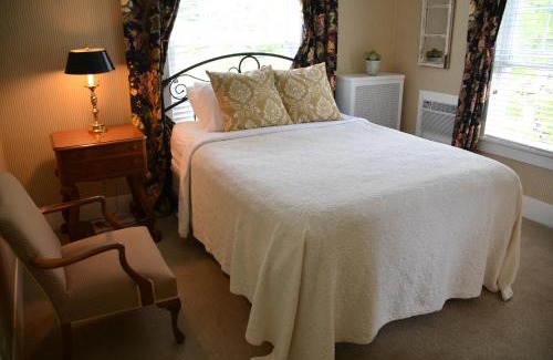 Saugatuck Bed & Breakfast | Maplewood Hotel