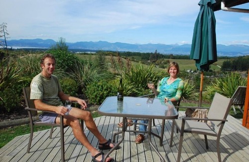 Upper Moutere Cottage | Mapua Heights Cottage; 'a gem among gems'