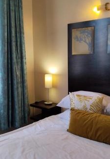 Downtown Johannesburg Hotel | Mapungubwe Pop Champagne hotel apartments