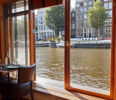 Nieuwmarkt en Lastage Bed & Breakfast | Mar&Mar Houseboat Studio