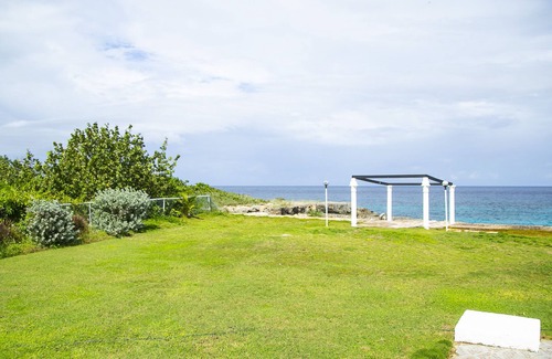 Discovery Bay Villa | Maranatha Villa