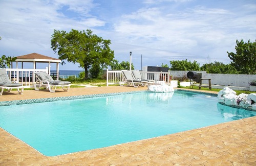 Discovery Bay Villa | Maranatha Villa