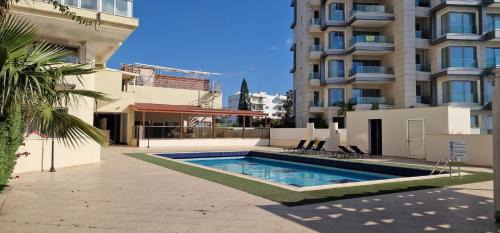 Agios Tychon Apartment | Marathon Beach Apartment with Shared Pool