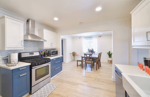Redwood City House | @ Marbella Lane - Vibrant 4BR RWC | Ldry + P