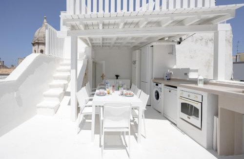 Centro Storico Apartment | Marchesa - 2 Bedrooms, Terrace & Bath Tub in Center