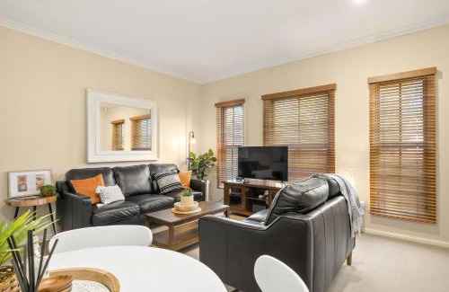 Calare Villa | Marcotta Guest Suite - Moments to Golf Course