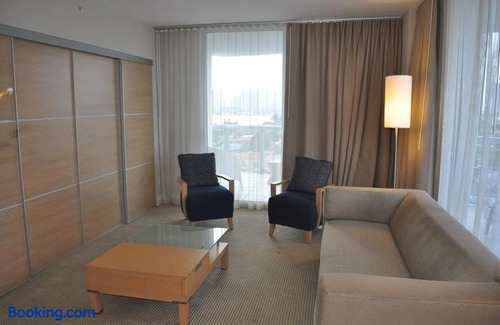 Sunny Isles Beach Apartment | Marenas 2 Bed 907