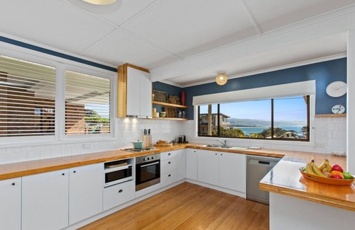 Marengo House | Marengo Beach House - Superb views, walk to beach