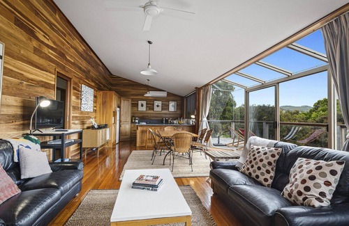 Marengo House | Marengo Hideaway - Escape To Beach & Otway Views *New Listing 2019*