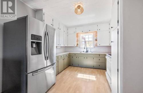 Margate House | Margate Homestead 'Art House'/views/beaches/golf