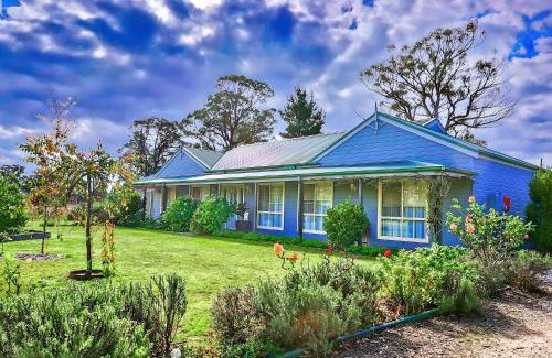 Little Hartley House | Marigold Cottage, A Blue Mountains Oasis- Spacious, Views & Kangaroos