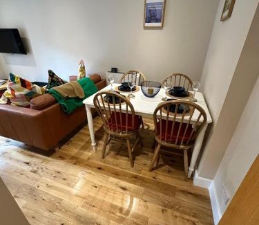 Castle Apartment | Marina Flat, Swansea - Perfect Location