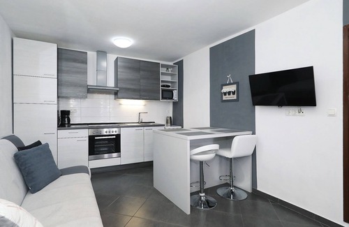 Rovanjska Apartment | Marina, No 1 Apartment with sea view, terrace and garden - Marina, No. 1