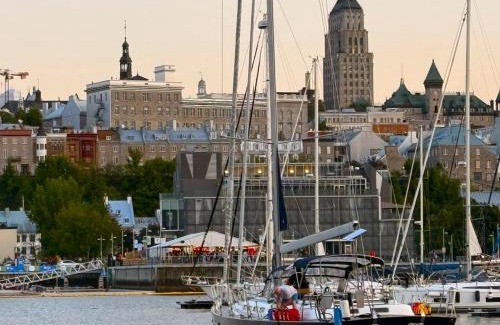 Lower Town Boat Rental | Marina Port de Québec 2 - Maison flottante
