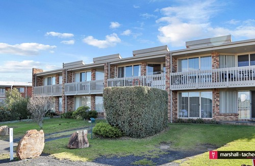 Bermagui Apartment | Marina Townhouse - 1/6 Wapengo Street- Walk to beach and river