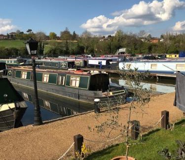 Braunston House | Marina View