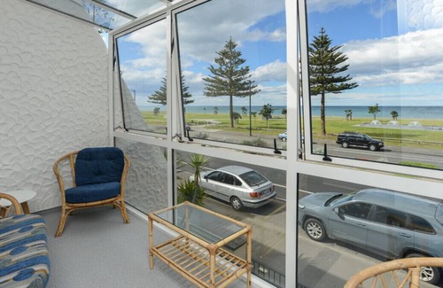 Napier Cottage | MARINE VIEWS - NAPIER UPSTAIRS UNIT, family friendly in Napier