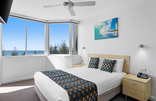 Miami Resort | Mariner Shores Resort -located directly opposite North Burleigh patrolled beach