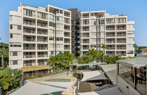 Miami Resort | Mariner Shores Resort -located directly opposite North Burleigh patrolled beach