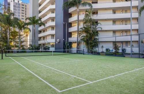Miami Resort | Mariner Shores Resort -located directly opposite North Burleigh patrolled beach