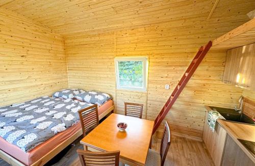 Sedlec Apartment | Maringotka na kraji rybníka