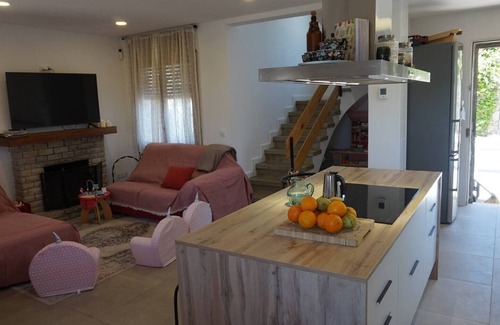 Cunit House | Maritxu Enea: large garden and private swimming pool