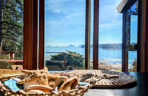 Hancock House | Mark's Waterfront Sea Cottage beach family Acadia