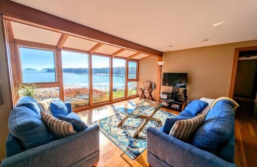 Hancock House | Mark's Waterfront Sea Cottage beach family Acadia