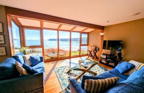 Hancock House | Mark's Waterfront Sea Cottage beach family Acadia