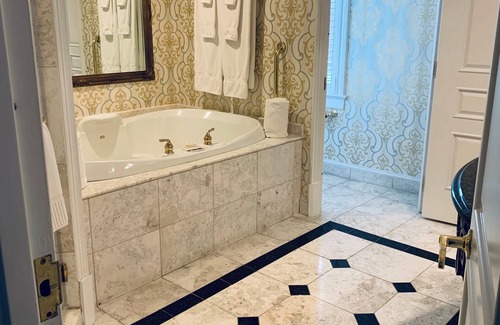 French Quarter Hotel | Market Pavilion Hotel