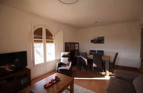 Cardona Apartment | Market Square Apartment In Historic Cardona