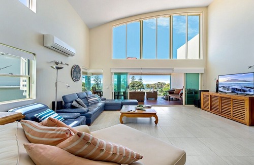 Scarborough Apartment | Marlin Cove Scarborough - water views & walk to cafes