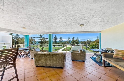 Scarborough Apartment | Marlin Cove Scarborough - water views & walk to cafes