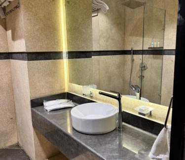 The 5th Settlement Apartment | Marron studios 11