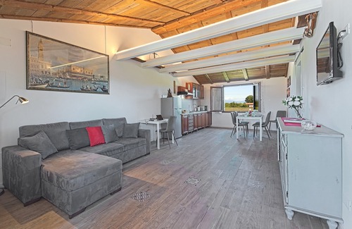 Santa Maria di Sala Apartment | Marsari House