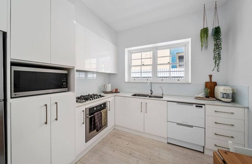 Glenelg South House | Marseille Glenelg - Firepit BBQ Central