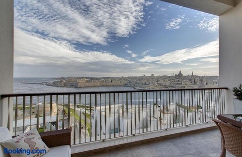 Sliema Apartment | Marvellous Apartment in Tigne Point