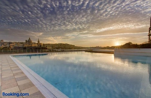 Sliema Apartment | Marvellous Apartment in Tigne Point