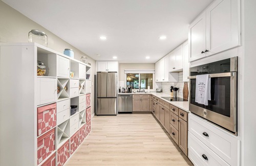 Littleton House | Marvelous 4-bedroom townhome with Hot Tub and Pool Table/Game Room in Centennial