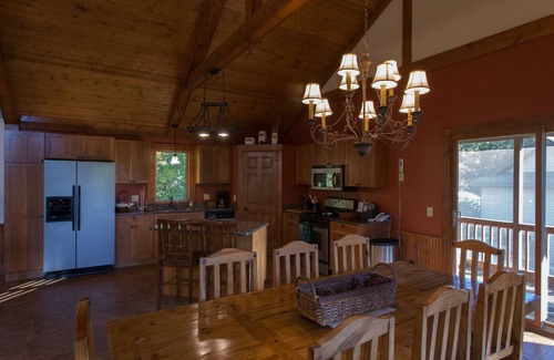 The Galena Territory House | Marvelous Home Away From Home, 4 + 5 Bdr Nxt Dr - Lrg Group Gathering -With Hot Tubs