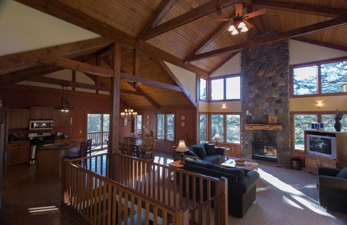 The Galena Territory House | Marvelous Home Away From Home, 4 + 5 Bdr Nxt Dr - Lrg Group Gathering -With Hot Tubs