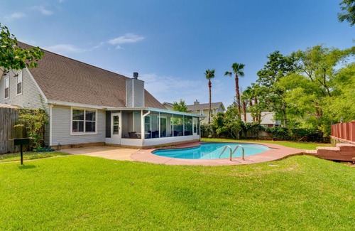 Mary Esther House | Mary Esther Home with Private Pool and Fireplace!