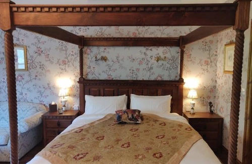 Letterfinlay Bed & Breakfast | Mary Queen Of Scots Suite
