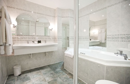 Brentwood Hotel | Marygreen Manor Hotel