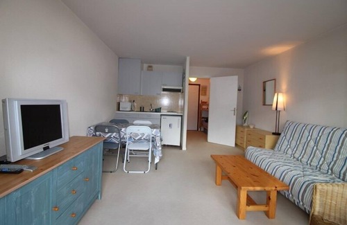 Hardelot-Plage Apartment | MARYLAND B2 : Studio cabin with balcony, sleeps 4, in the heart of the city and just a stone's throw from the sand.